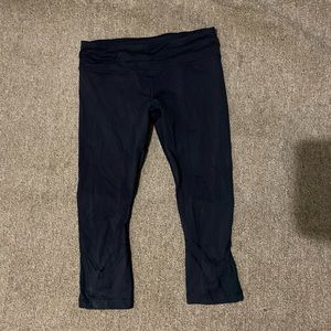 ✨Lululemon Cropped Leggings Size 10